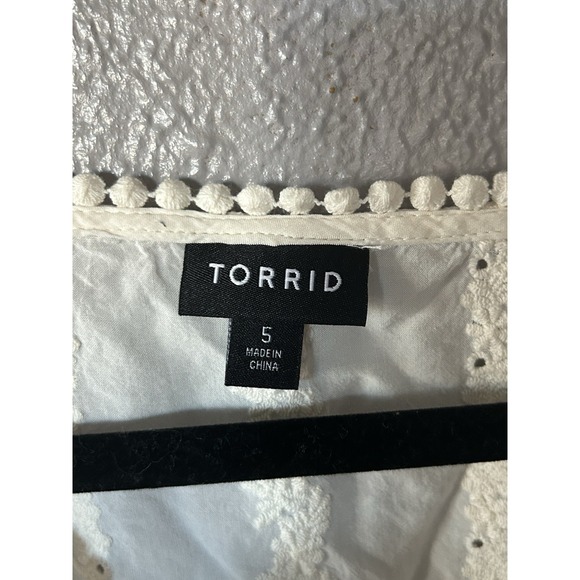 Torrid Size 5 Super Soft Lace blouse Top V-neck Short Sleeve Embroidered Boho - Picture 2 of 4